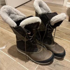 Columbia brand Omni-Heat snow boots Size 9.5